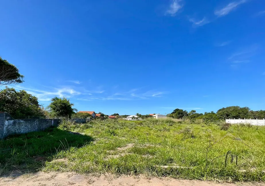 Foto 1 de Terreno / Lote à venda, 811m2 em Araruama - RJ