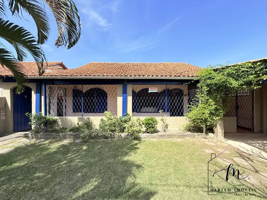 Casa com 4 quartos à venda, 360m2 em Araruama - RJ - imagem 1 Foto 1 de Casa com 4 quartos à venda, 360m2 em Araruama - RJ
