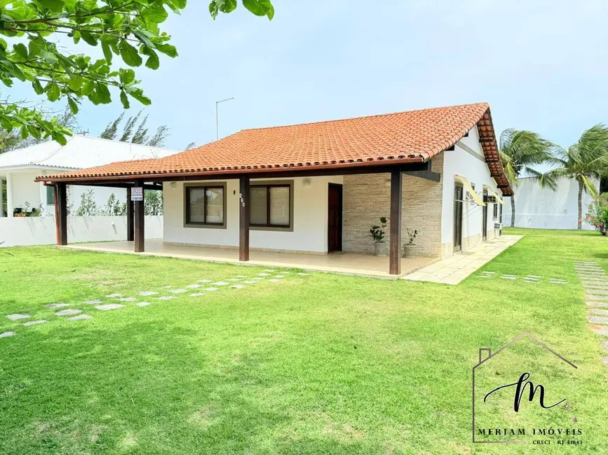 Foto 2 de Casa com 4 quartos à venda, 900m2 em Araruama - RJ