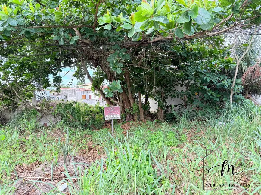 Foto 1 de Terreno / Lote à venda, 517m2 em Araruama - RJ