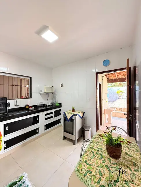 Foto 4 de Casa com 2 quartos à venda, 360m2 em Araruama - RJ