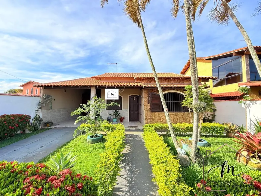 Foto 2 de Casa com 2 quartos à venda, 360m2 em Araruama - RJ