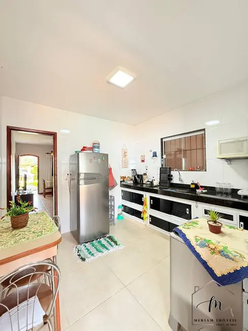 Foto 3 de Casa com 2 quartos à venda, 360m2 em Araruama - RJ