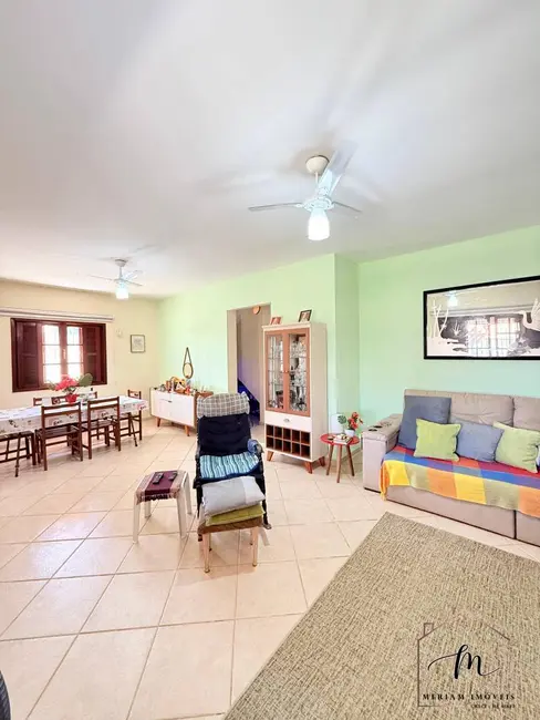 Foto 8 de Casa com 4 quartos à venda, 450m2 em Araruama - RJ