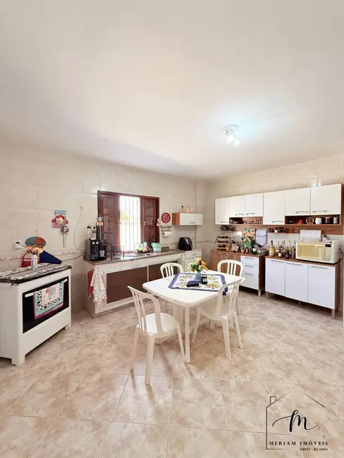 Foto 9 de Casa com 4 quartos à venda, 450m2 em Araruama - RJ