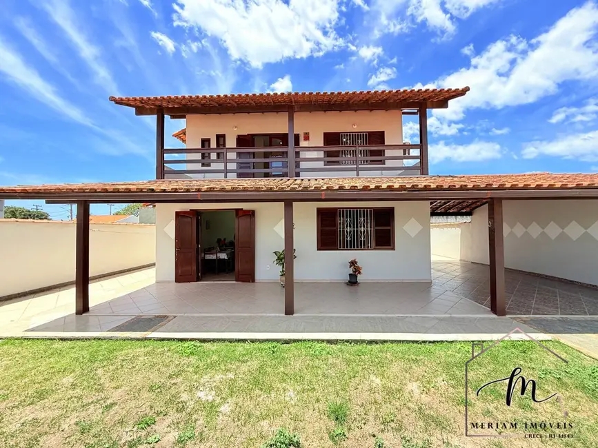Foto 2 de Casa com 4 quartos à venda, 450m2 em Araruama - RJ