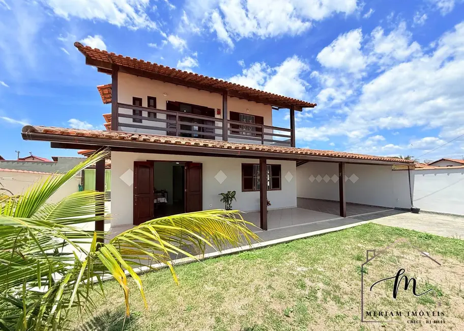 Foto 3 de Casa com 4 quartos à venda, 450m2 em Araruama - RJ