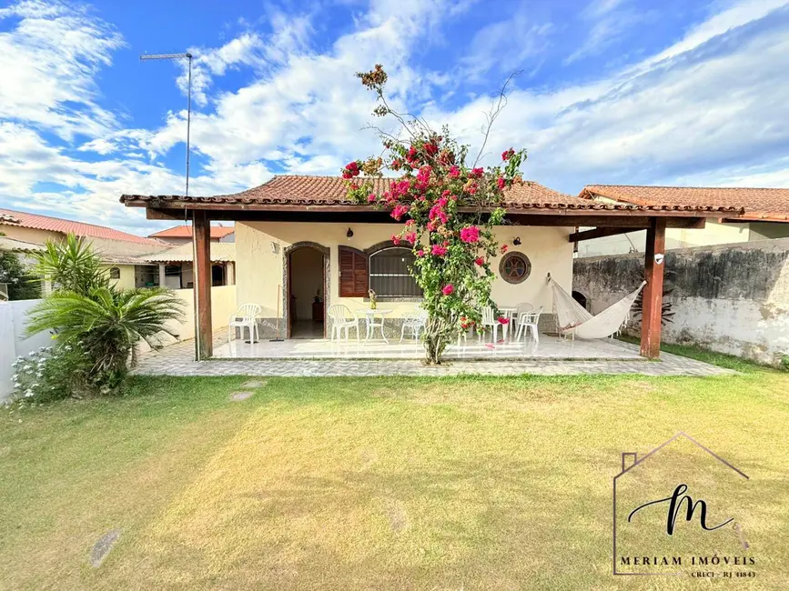 Foto 2 de Casa com 3 quartos à venda, 360m2 em Araruama - RJ