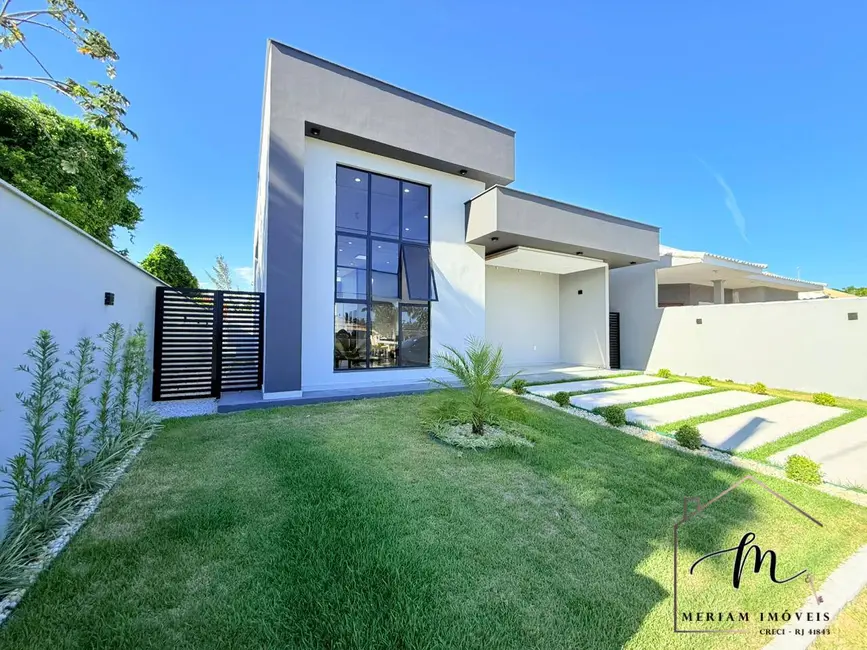 Foto 3 de Casa com 4 quartos à venda, 360m2 em Araruama - RJ