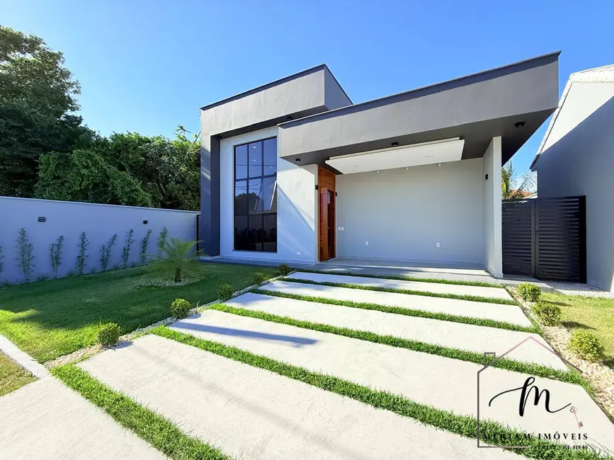 Foto 2 de Casa com 4 quartos à venda, 360m2 em Araruama - RJ