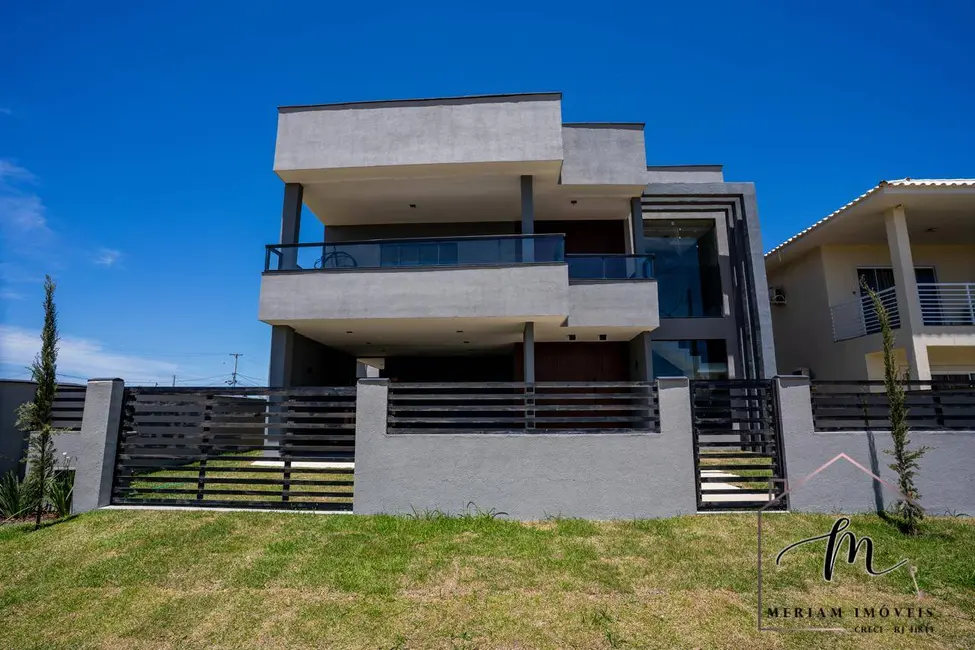 Foto 1 de Casa de Condomínio com 4 quartos à venda em Araruama - RJ