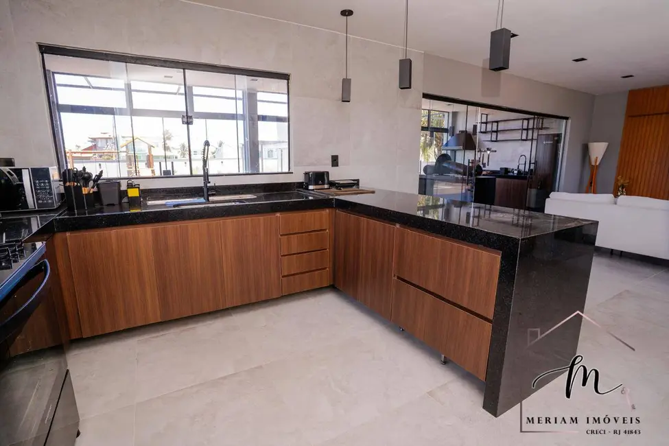 Foto 4 de Casa de Condomínio com 4 quartos à venda em Araruama - RJ