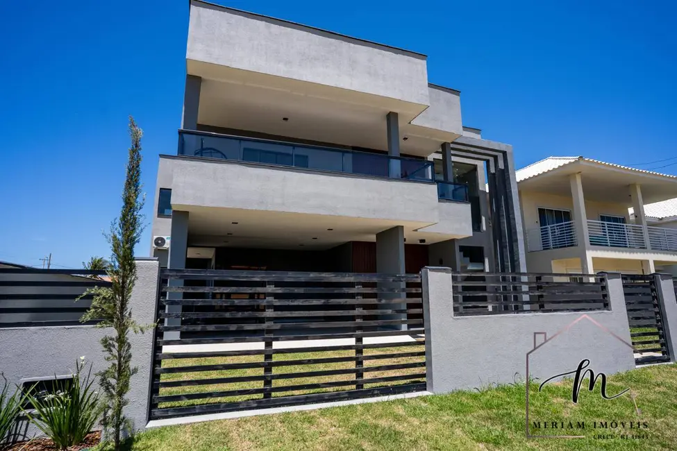 Foto 2 de Casa de Condomínio com 4 quartos à venda em Araruama - RJ