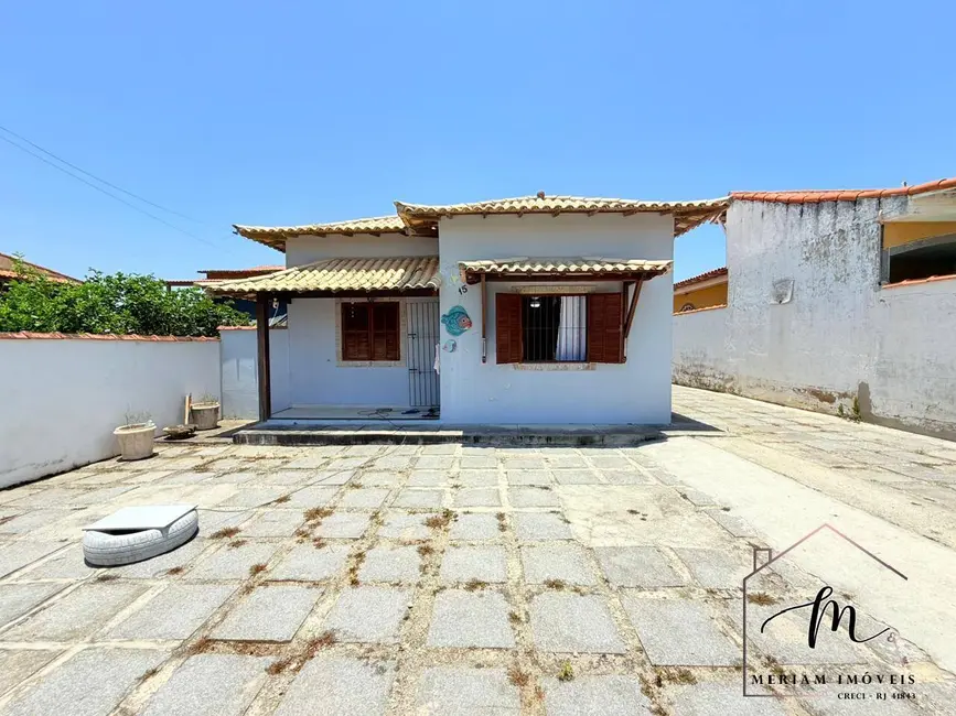 Foto 2 de Casa com 3 quartos à venda em Araruama - RJ