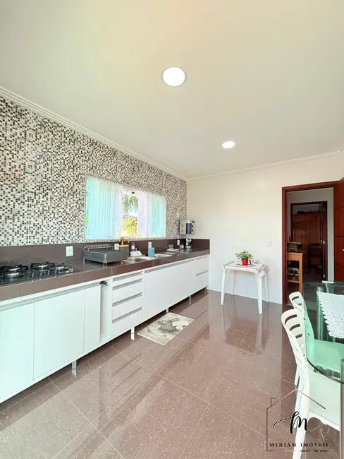 Foto 9 de Casa de Condomínio com 4 quartos à venda, 439m2 em Araruama - RJ