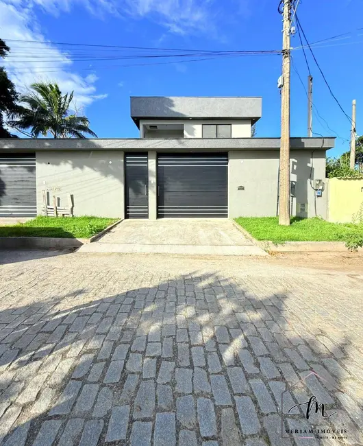 Foto 1 de Casa com 3 quartos à venda em Araruama - RJ
