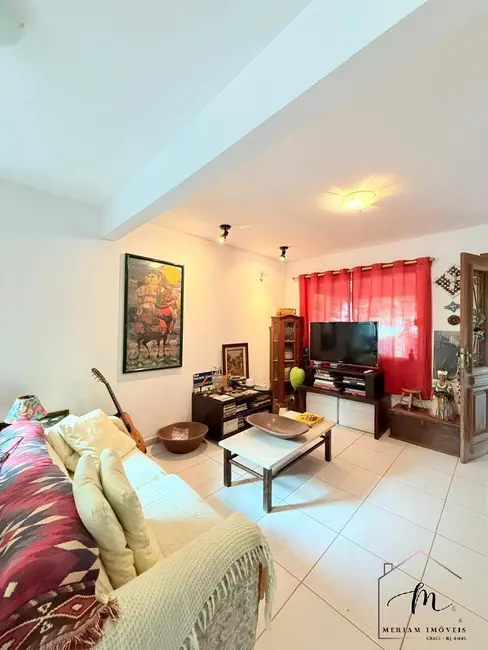 Foto 3 de Casa com 5 quartos à venda, 360m2 em Araruama - RJ