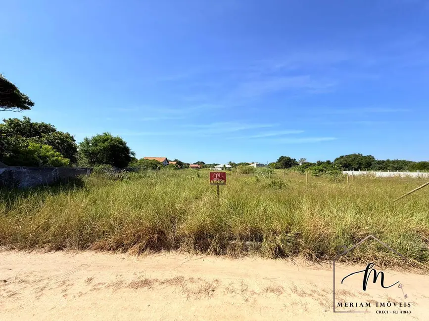 Foto 2 de Terreno / Lote à venda, 811m2 em Araruama - RJ