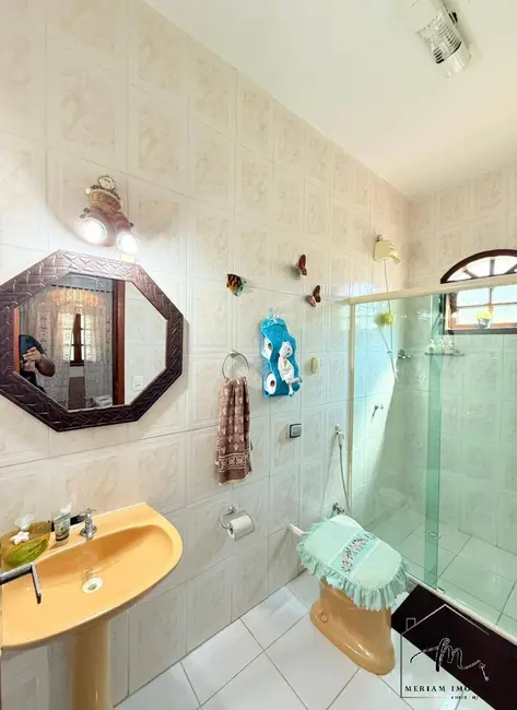 Foto 9 de Casa com 4 quartos à venda, 360m2 em Araruama - RJ