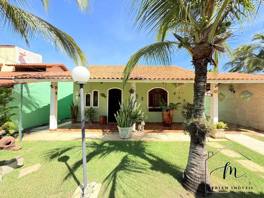 Foto 2 de Casa com 4 quartos à venda, 360m2 em Araruama - RJ