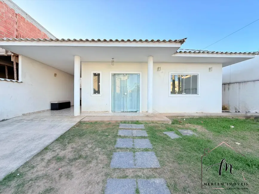 Foto 2 de Casa de Condomínio com 3 quartos à venda em Araruama - RJ