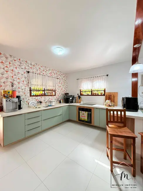 Foto 6 de Casa com 4 quartos à venda em Araruama - RJ