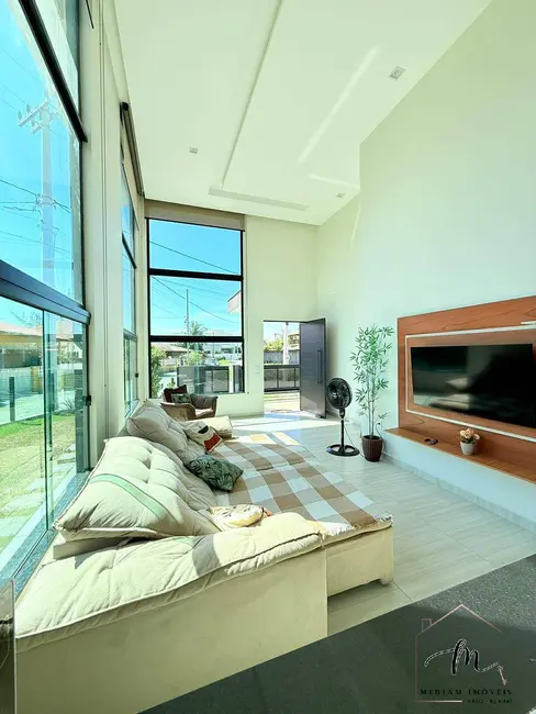 Foto 8 de Casa de Condomínio com 3 quartos à venda em Araruama - RJ