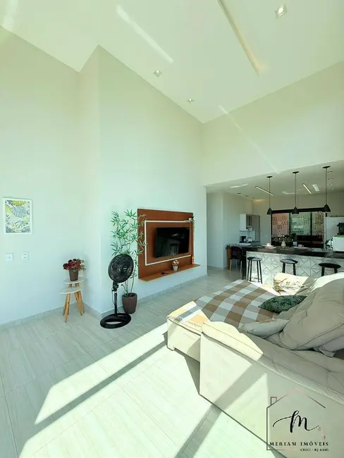 Foto 6 de Casa de Condomínio com 3 quartos à venda em Araruama - RJ