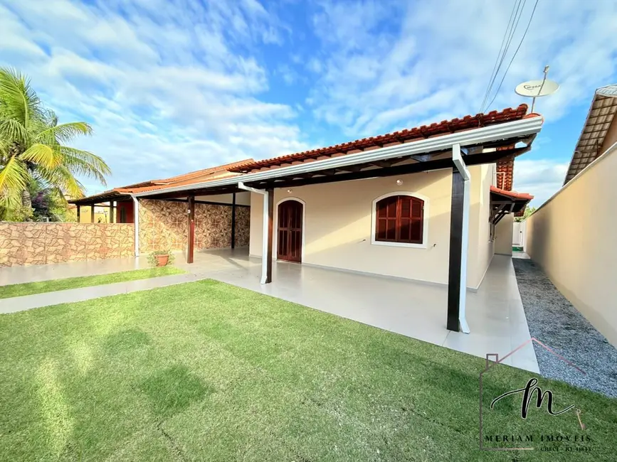 Foto 2 de Casa de Condomínio com 3 quartos à venda, 360m2 em Araruama - RJ