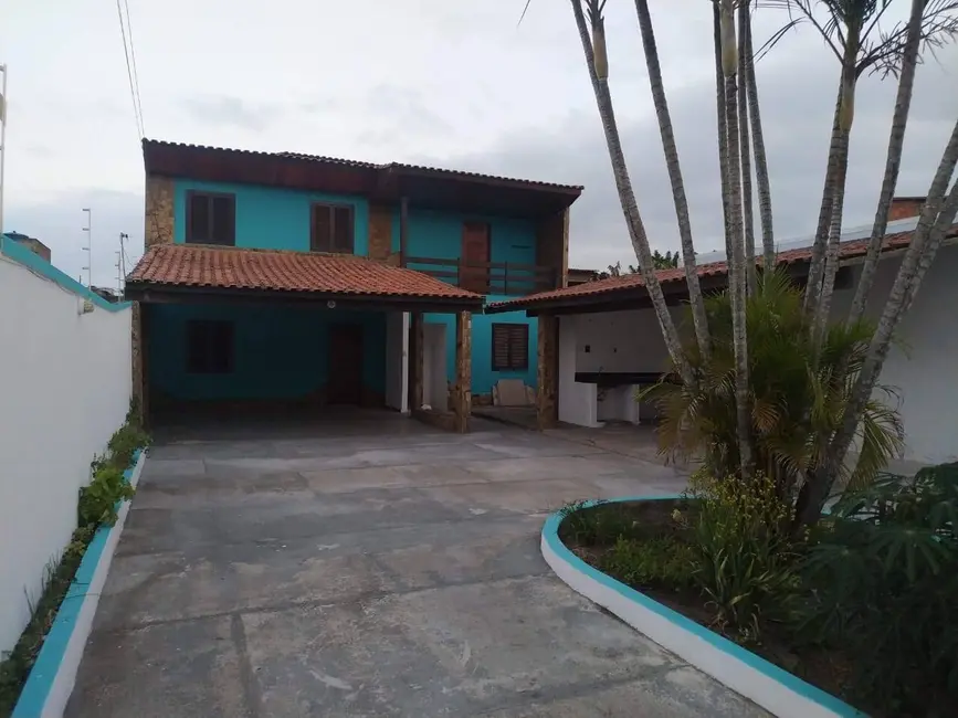 Casa com 4 quartos à venda, 350m2 em Parque Tropical, Campos Dos Goytacazes - RJ - imagem 1 Foto 1 de Casa com 4 quartos à venda, 350m2 em Parque Tropical, Campos Dos Goytacazes - RJ