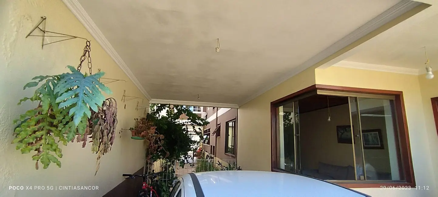 Casa com 3 quartos à venda, 180m2 em Parque Aurora, Campos Dos Goytacazes - RJ - imagem 3 Foto 3 de Casa com 3 quartos à venda, 180m2 em Parque Aurora, Campos Dos Goytacazes - RJ