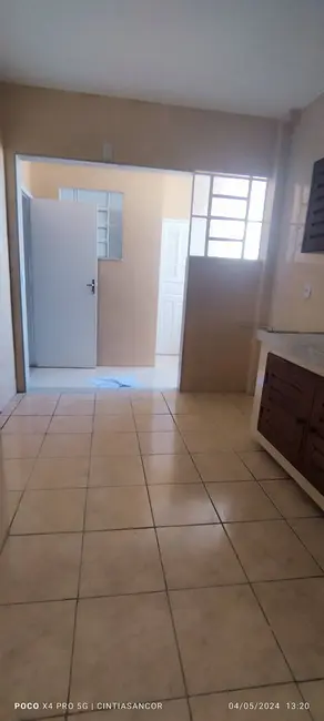 Casa com 2 quartos para alugar, 80m2 em Centro, Campos Dos Goytacazes - RJ - imagem 2 Foto 2 de Casa com 2 quartos para alugar, 80m2 em Centro, Campos Dos Goytacazes - RJ