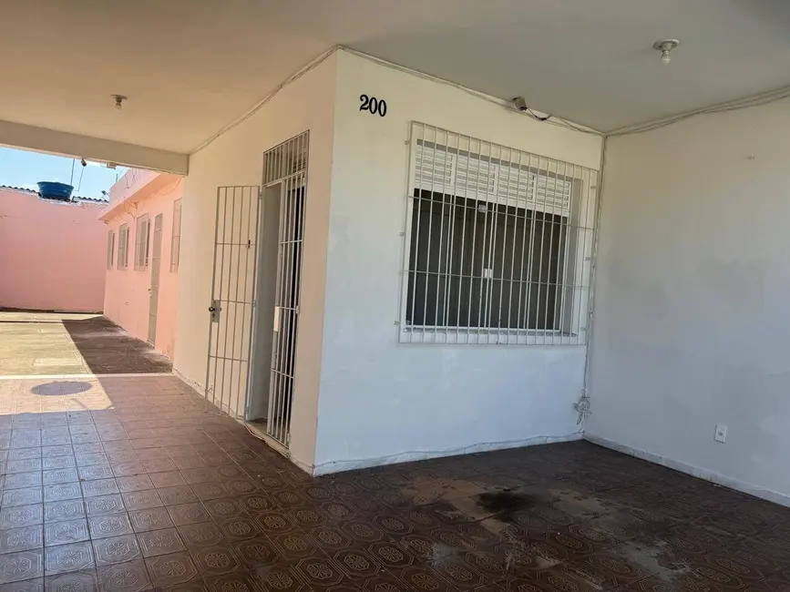 Foto 1 de Casa com 3 quartos para alugar em Ips, Campos Dos Goytacazes, RJ