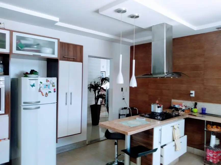 Foto 3 de Casa com 4 quartos à venda em Parque Rodoviário, Campos Dos Goytacazes - RJ