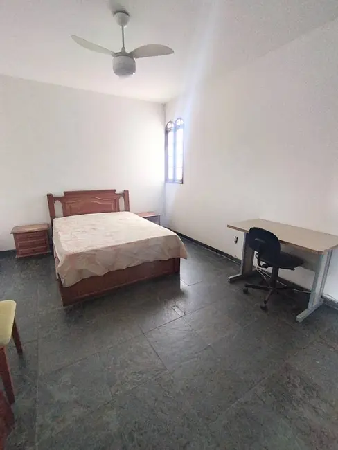 Casa com 3 quartos para alugar em Centro, Campos Dos Goytacazes - RJ - imagem 9 Foto 9 de Casa com 3 quartos para alugar em Centro, Campos Dos Goytacazes - RJ