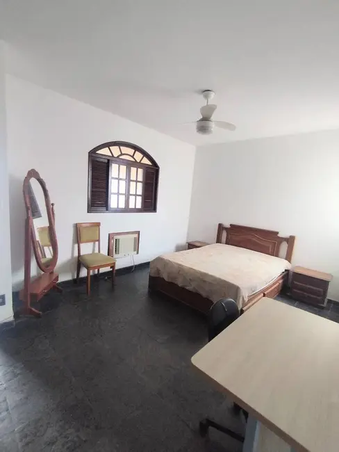 Casa com 3 quartos para alugar em Centro, Campos Dos Goytacazes - RJ - imagem 3 Foto 3 de Casa com 3 quartos para alugar em Centro, Campos Dos Goytacazes - RJ