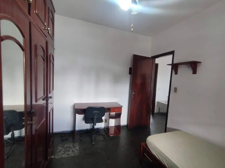 Casa com 3 quartos para alugar em Centro, Campos Dos Goytacazes - RJ - imagem 2 Foto 2 de Casa com 3 quartos para alugar em Centro, Campos Dos Goytacazes - RJ