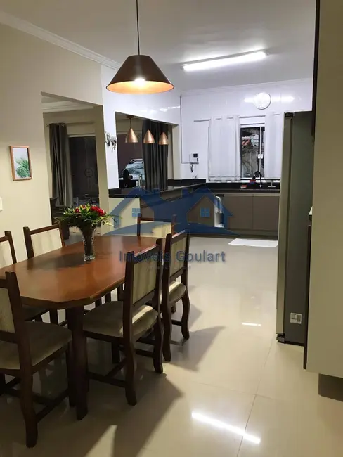 Foto 3 de Casa com 3 quartos à venda, 300m2 em Ubatuba - SP