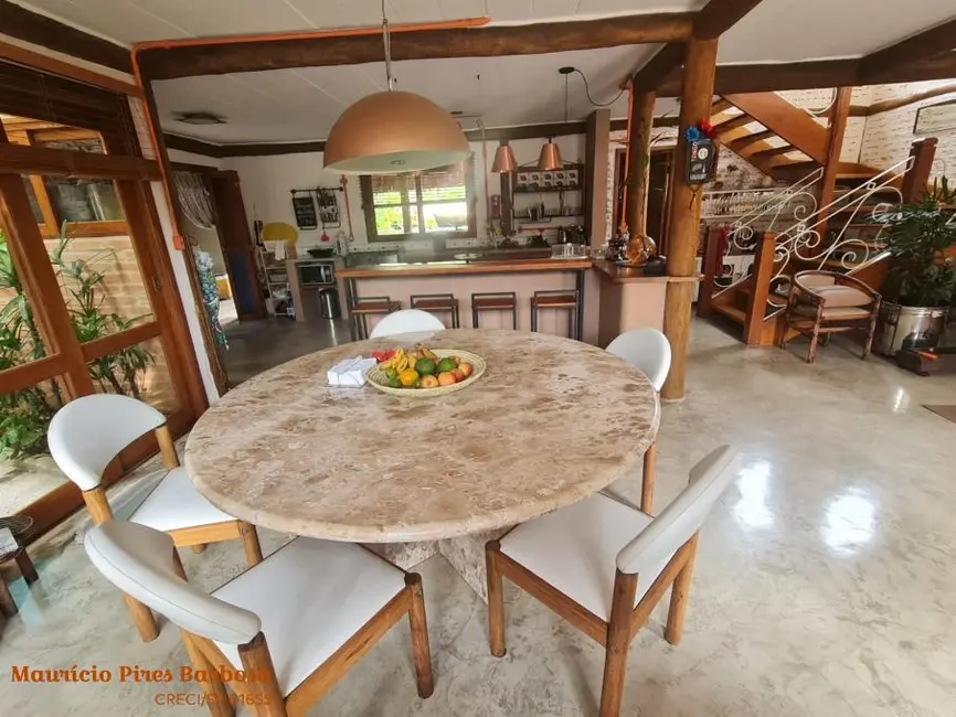 Foto 6 de Sobrado com 4 quartos à venda, 219m2 em Centro, Ilhabela - SP
