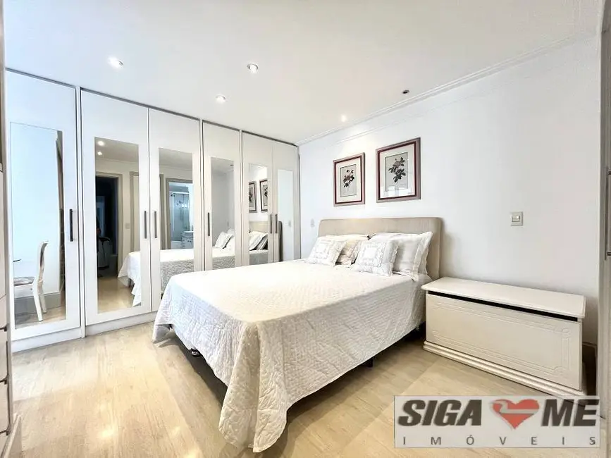 Apartamento com 4 quartos para alugar, 147m2 em Vila Uberabinha, São Paulo - SP - imagem 1 Foto 1 de Apartamento com 4 quartos para alugar, 147m2 em Vila Uberabinha, São Paulo - SP