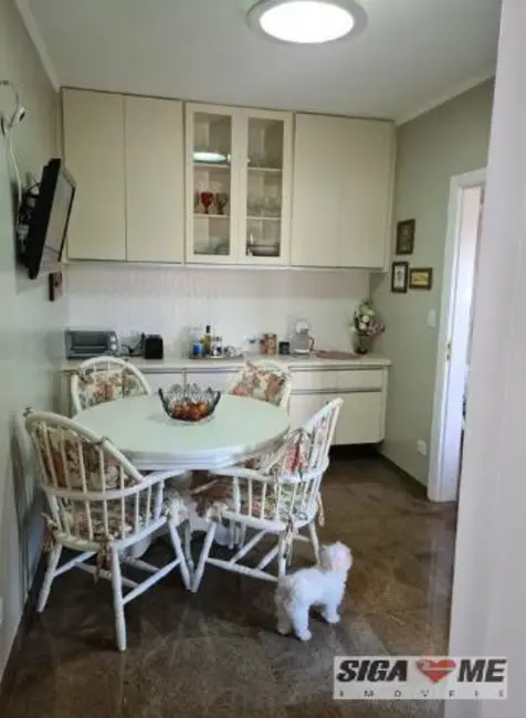 Apartamento com 4 quartos à venda, 215m2 em Aclimação, São Paulo - SP - imagem 8 Foto 8 de Apartamento com 4 quartos à venda, 215m2 em Aclimação, São Paulo - SP