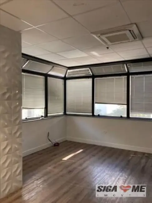 Sala Comercial para alugar, 200m2 em Cidade Monções, São Paulo - SP - imagem 8 Foto 8 de Sala Comercial para alugar, 200m2 em Cidade Monções, São Paulo - SP