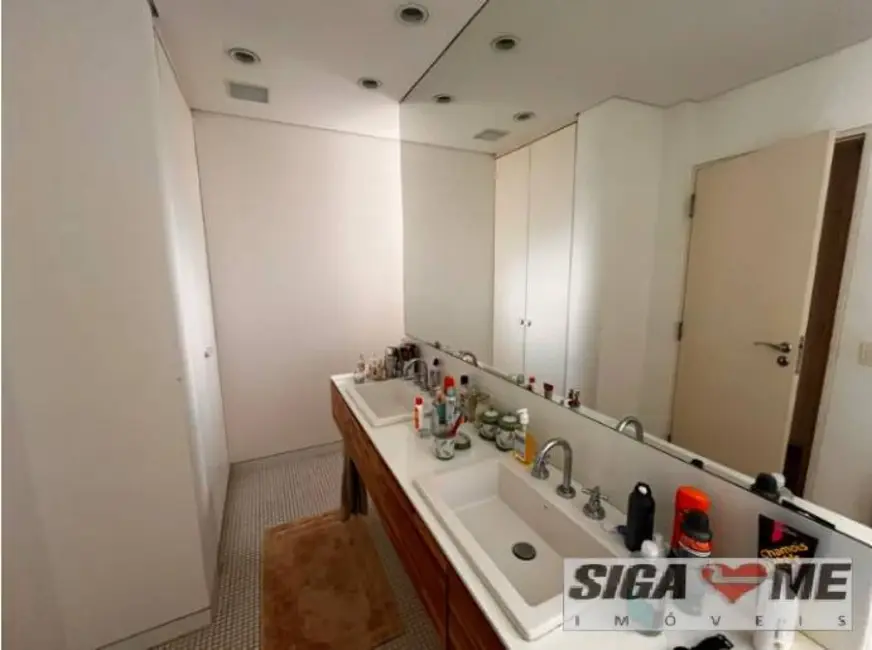 Foto 9 de Apartamento com 3 quartos para alugar, 230m2 em Jardim Europa, São Paulo - SP