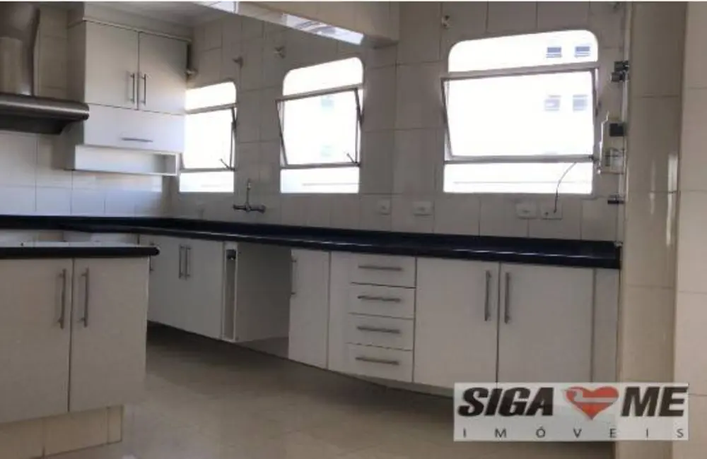 Foto 3 de Apartamento com 4 quartos para alugar, 240m2 em Santo Amaro, São Paulo - SP