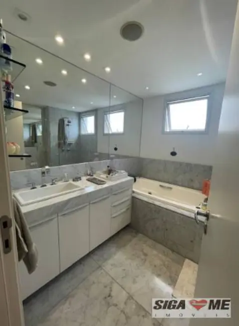 Apartamento com 4 quartos à venda e para alugar, 380m2 em Campo Belo, São Paulo - SP - imagem 9 Foto 9 de Apartamento com 4 quartos à venda e para alugar, 380m2 em Campo Belo, São Paulo - SP