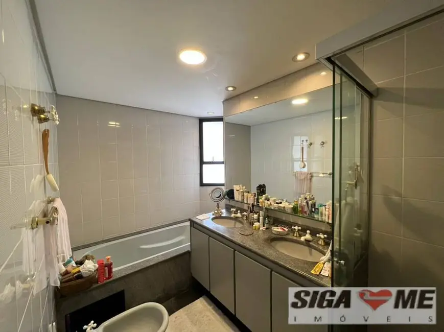 Apartamento com 4 quartos à venda, 220m2 em Itaim Bibi, São Paulo - SP - imagem 8 Foto 8 de Apartamento com 4 quartos à venda, 220m2 em Itaim Bibi, São Paulo - SP