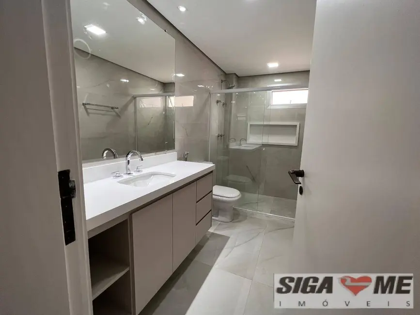 Apartamento com 3 quartos para alugar, 190m2 em Itaim Bibi, São Paulo - SP - imagem 5 Foto 5 de Apartamento com 3 quartos para alugar, 190m2 em Itaim Bibi, São Paulo - SP