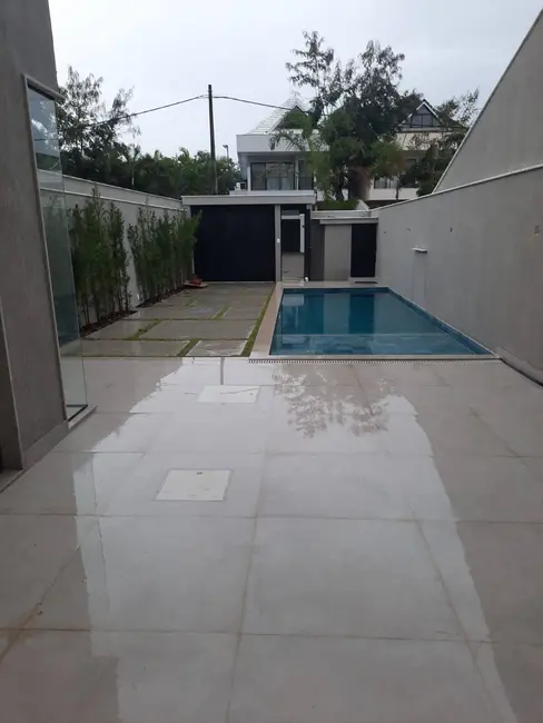 Casa com 5 quartos à venda, 342m2 em Barra da Tijuca, Rio De Janeiro - RJ - imagem 7 Foto 7 de Casa com 5 quartos à venda, 342m2 em Barra da Tijuca, Rio De Janeiro - RJ