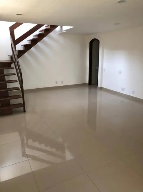 Casa com 4 quartos à venda, 300m2 em Barra da Tijuca, Rio De Janeiro - RJ - imagem 4 Foto 4 de Casa com 4 quartos à venda, 300m2 em Barra da Tijuca, Rio De Janeiro - RJ