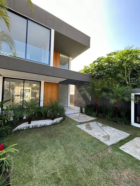 Casa com 4 quartos à venda, 350m2 em Barra da Tijuca, Rio De Janeiro - RJ - imagem 3 Foto 3 de Casa com 4 quartos à venda, 350m2 em Barra da Tijuca, Rio De Janeiro - RJ